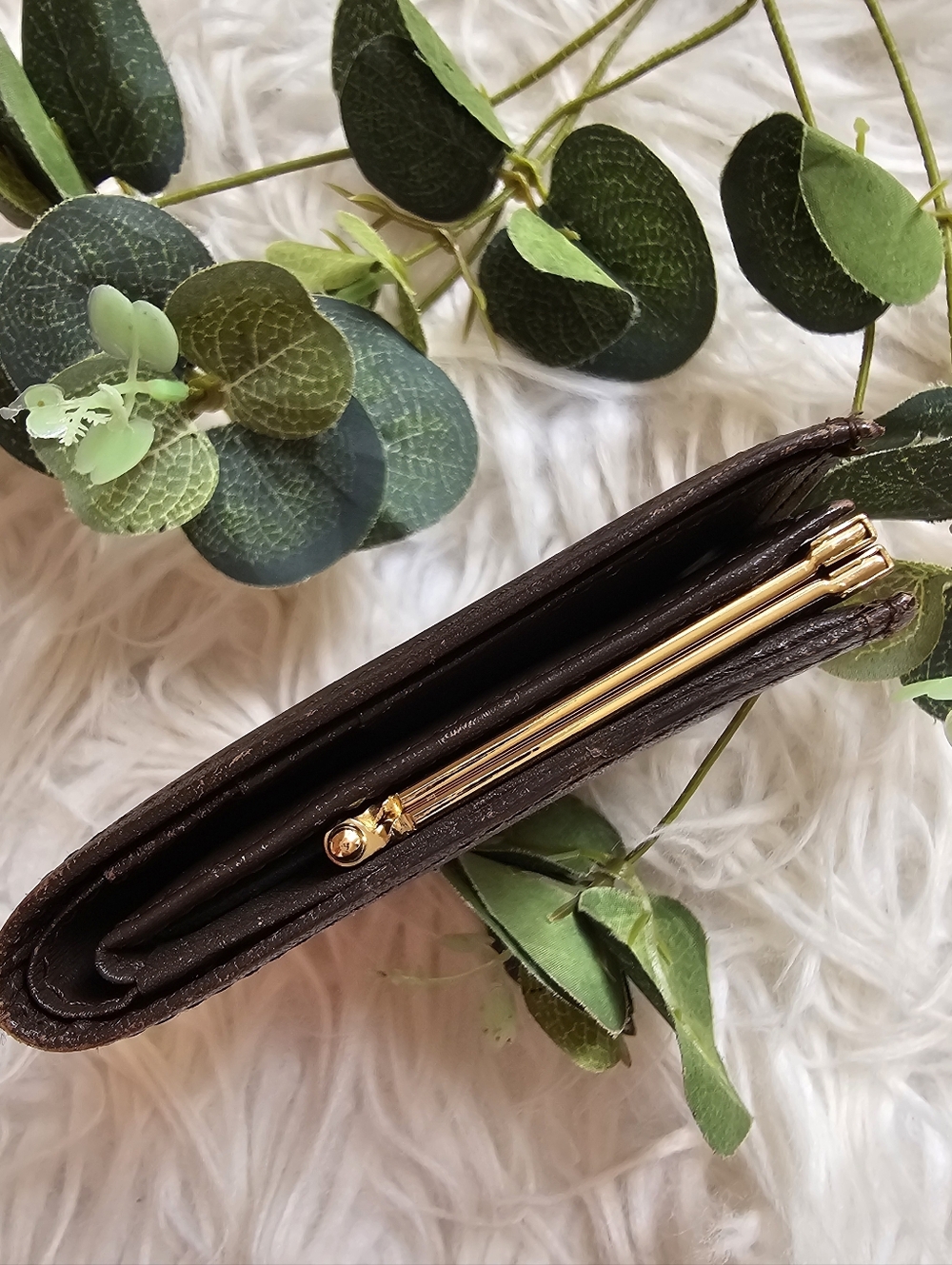 Burberry: VINTAGE 90's Preloved Wallet - Picture 5 of 10